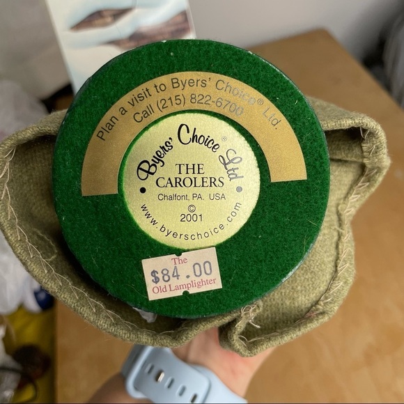 Byers Choice Ltd. The Carolers 2001 Woman Fish Monger Holiday Christmas Figurine - Picture 5 of 7